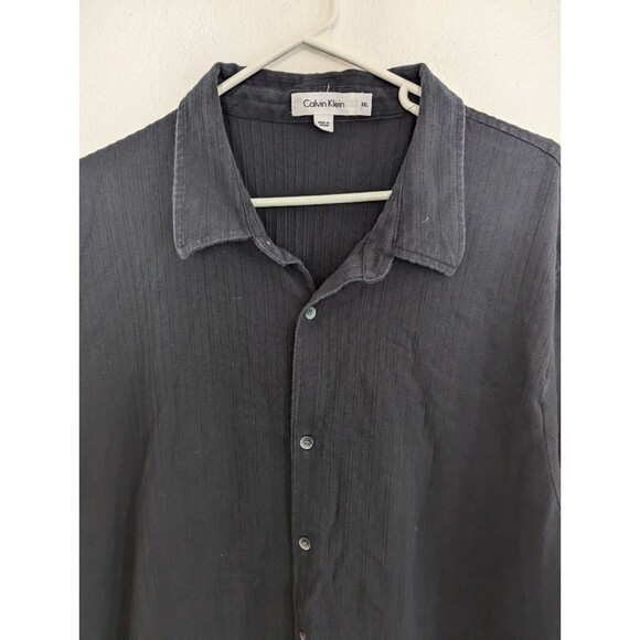 Calvin Klein Short Sleeve Button Down Shirt Black  Textured Classic - Picture 2 of 4